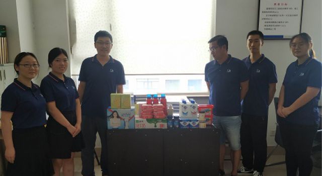 炎炎夏日送清凉，滴滴关怀暖人心 ——四公司设计二室等部门积极开展“夏送清凉”活动
