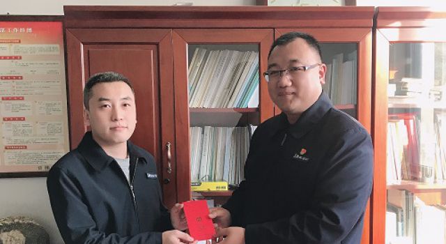 “爸,妈！请您放心！”——听听“就地过年”员工的心里话