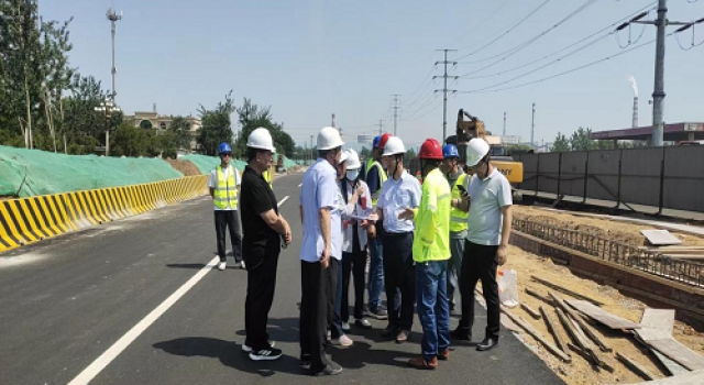 省“四进”工作组对日照市南沿海公路日钢段高架工程进行督导检查